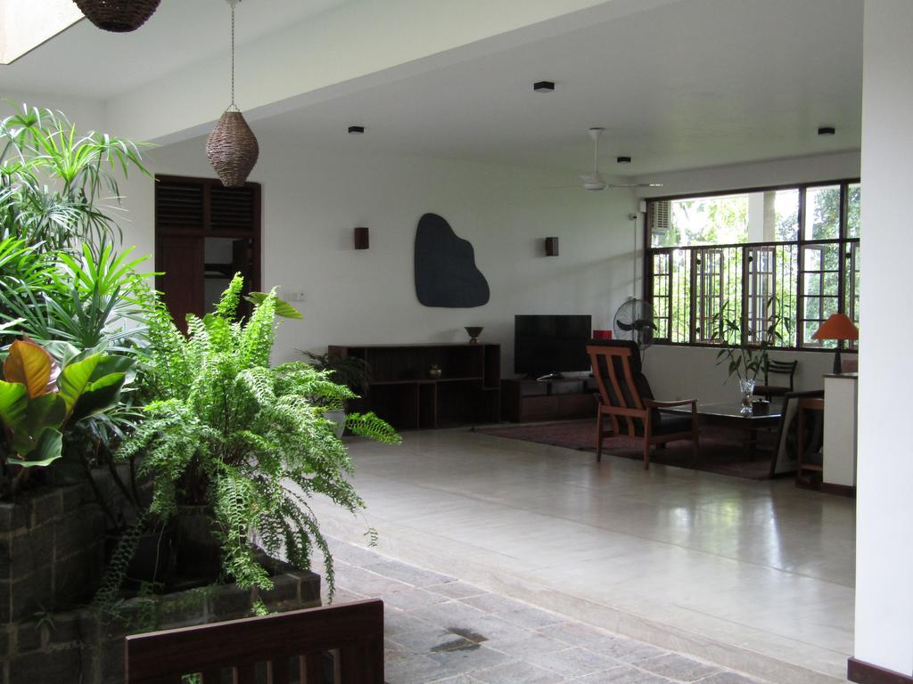The Mirror Mansion Hotel Rajagiriya Bagian luar foto