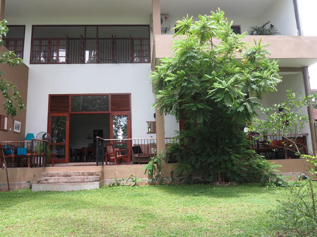 The Mirror Mansion Hotel Rajagiriya Bagian luar foto