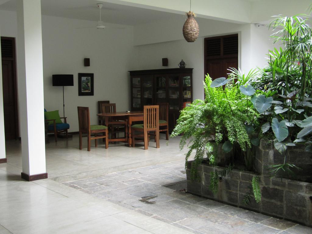The Mirror Mansion Hotel Rajagiriya Bagian luar foto