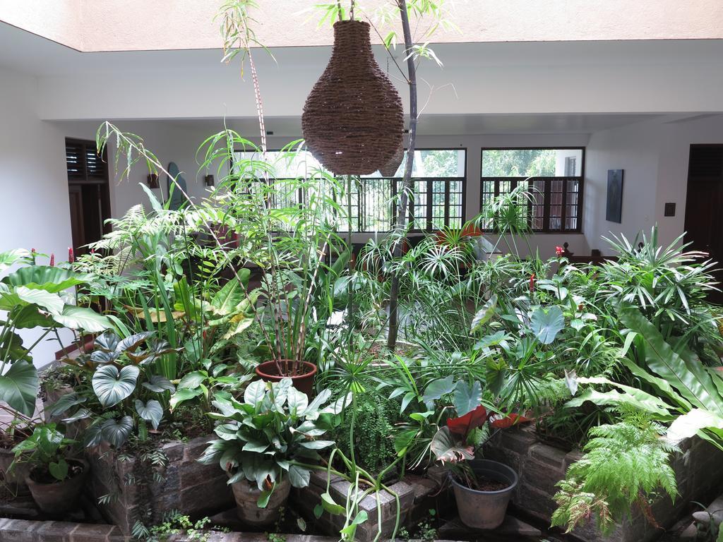 The Mirror Mansion Hotel Rajagiriya Bagian luar foto