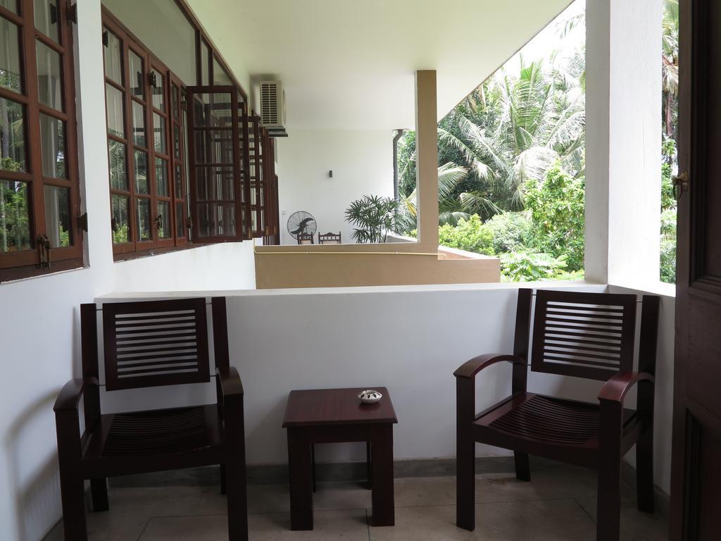 The Mirror Mansion Hotel Rajagiriya Bagian luar foto