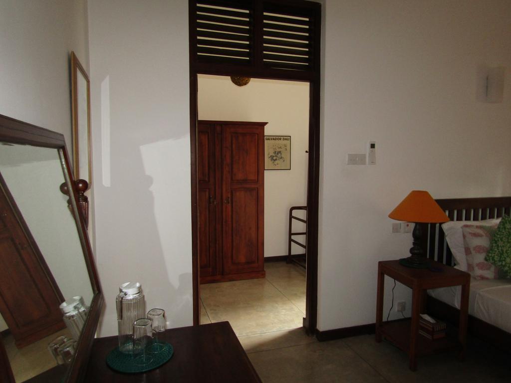 The Mirror Mansion Hotel Rajagiriya Bagian luar foto