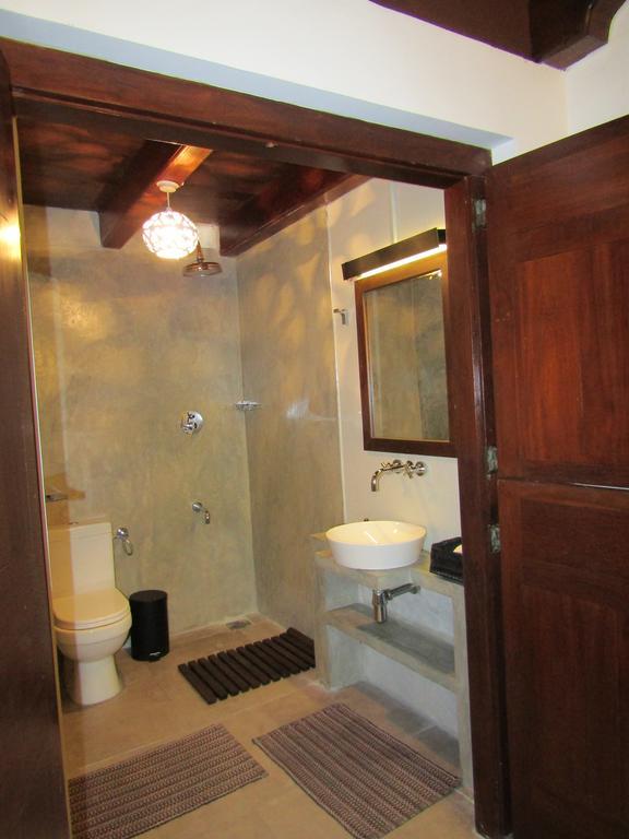 The Mirror Mansion Hotel Rajagiriya Bagian luar foto