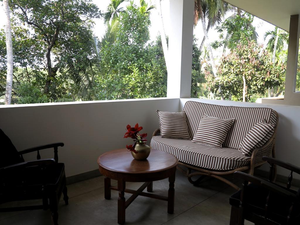 The Mirror Mansion Hotel Rajagiriya Bagian luar foto