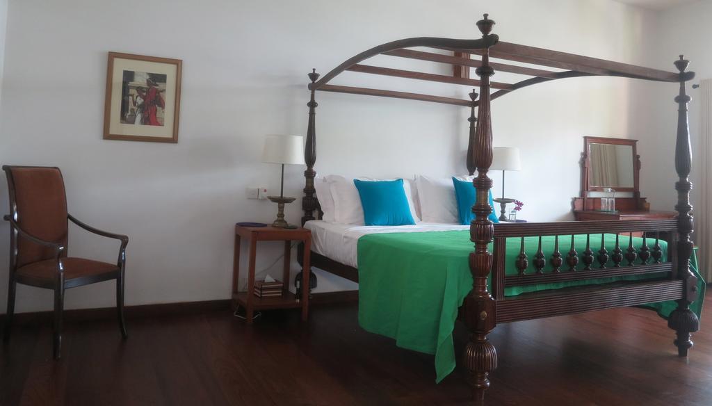 The Mirror Mansion Hotel Rajagiriya Bagian luar foto